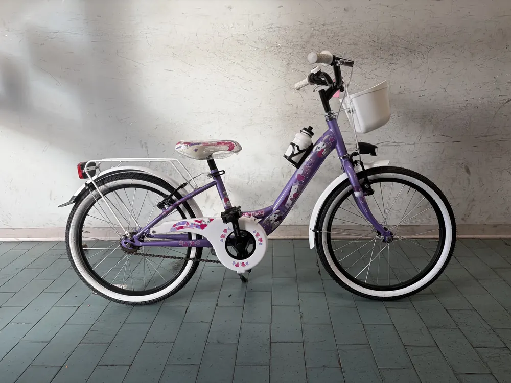 Bici da bambina lilla con cestino
